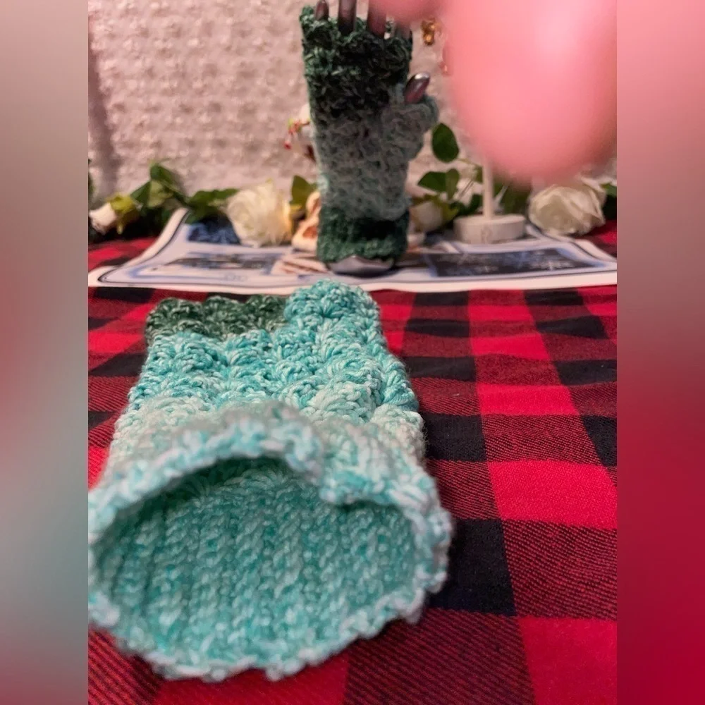 NWT One of a Kind Handmade Crocheted Representing Oceanic Fingerless Gloves